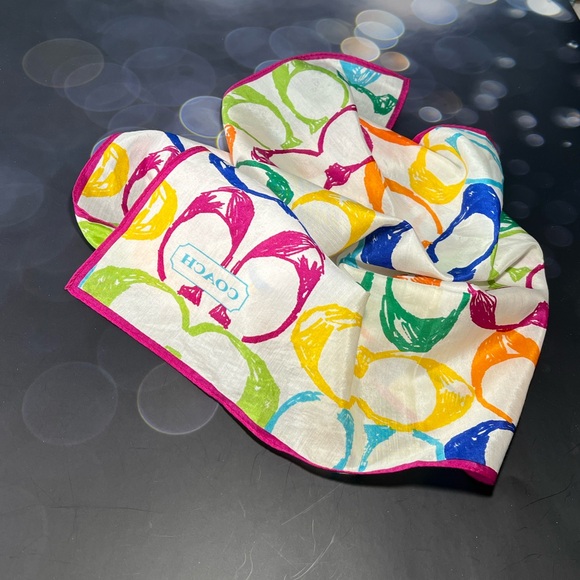 🌺 COACH SCARF MULTICOLOR WITH SIGNATURE C PATTERN SILK - Picture 4 of 4